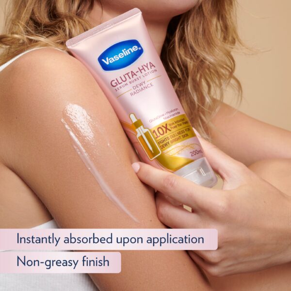 Vaseline Healthy Bright Gluta-Hya Serum Burst Lotion Dewy Radiance 300ml - Image 4