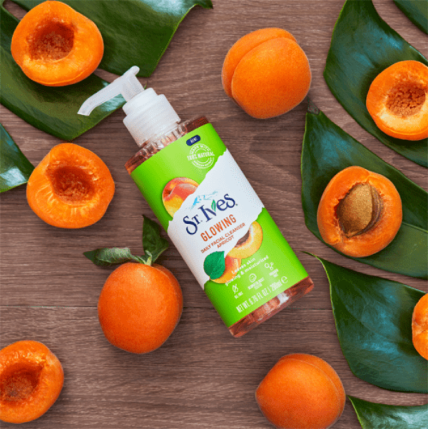 St. Ives Glowing Daily Facial Cleanser with 100% Natural Apricot Extracts 200ml - Image 4