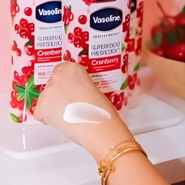 Vaseline Healthy Bright Superfood Freshlock Cranberry Body Lotion 320ml - Image 3