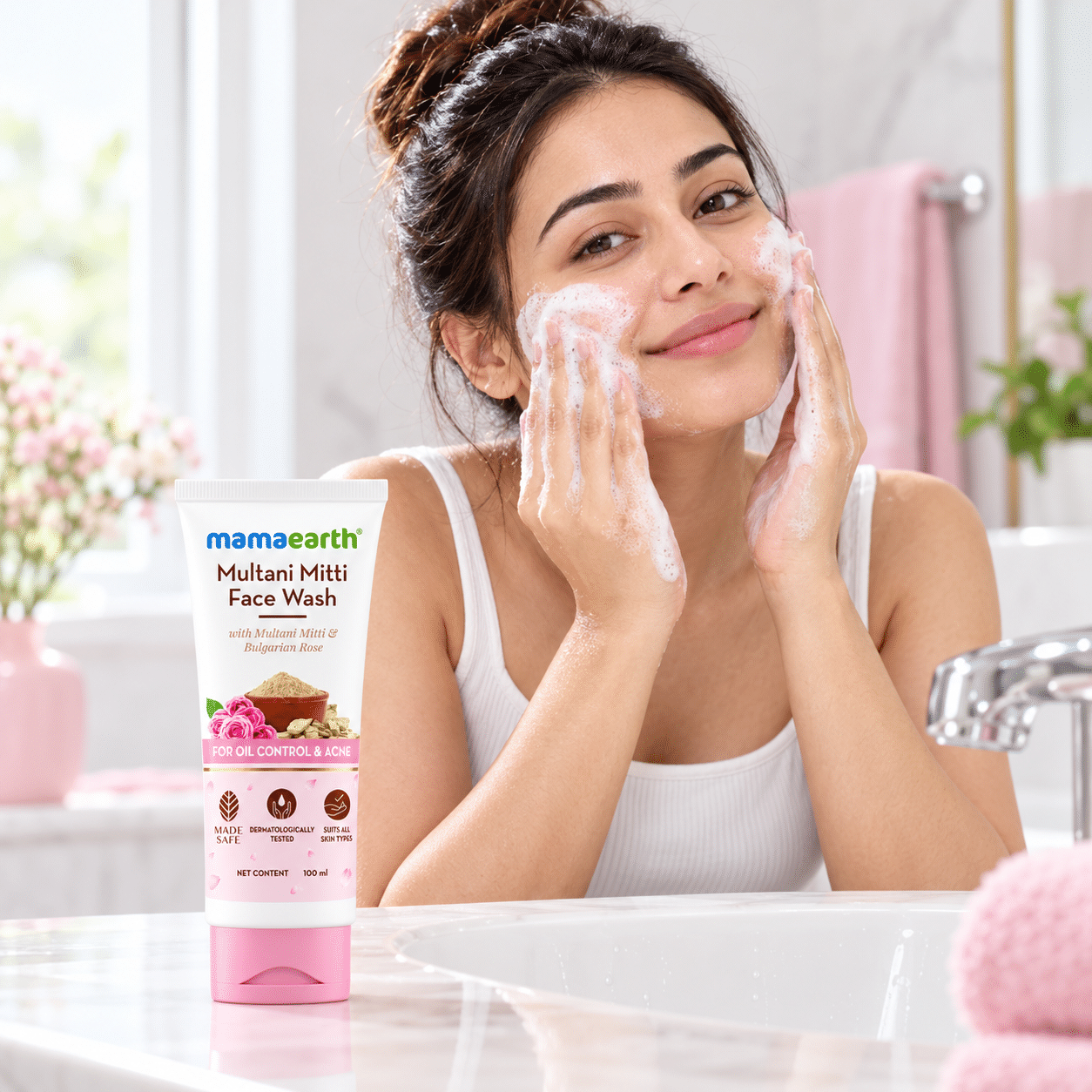 Mamaearth Face Wash with Multani Mitti & Bulgarian Rose For Oil Control & Acne - 100 ml - Image 2